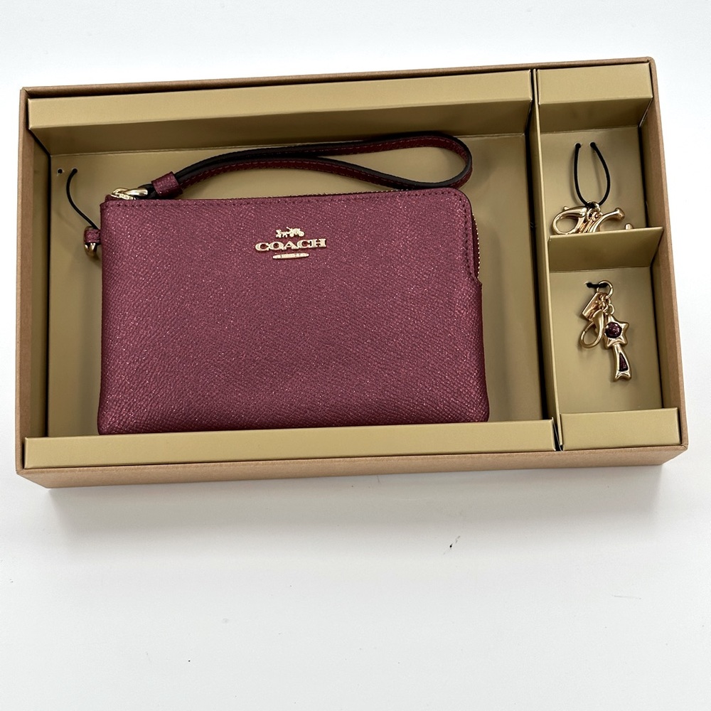 NWT COACH Boxed Corner Zip Wristlet with 2 Detachable Charms